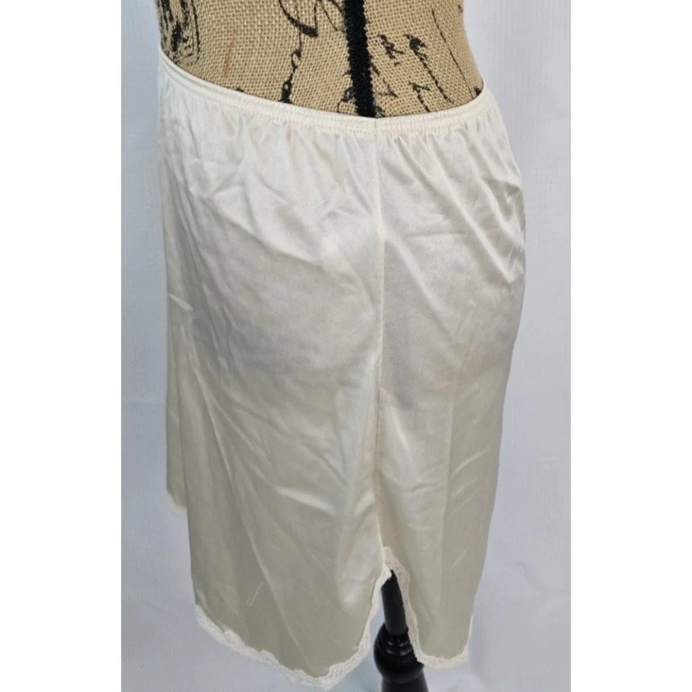 Cabernet women's Beige Short Small Half elastic‎ waist slip Petticoat Small 18